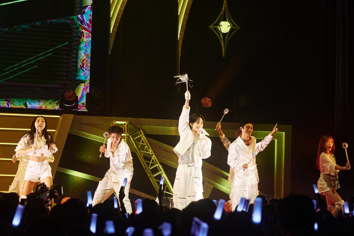 ONIPPON's tweet photo. 中島健人 穿浴袍撩粉絲，驚喜獻唱周杰倫名曲，完美駕馭中文Rap！（付歌單）
@KENTO_Team_N 
https://t.co/4npEfzTmaX https://t.co/x9frso6o9u