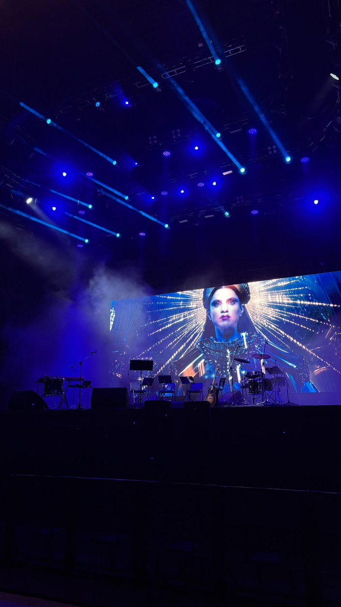 Saat 21.00’da başlayacak olan Emel Mathlouthi konseri 21.54 oldu hala başlamadı. Bilet alıp gelen bu kadar insan daha ne kadar bekleyecek acaba? <a href="/btcturkvadi/">btcturkvadi</a>