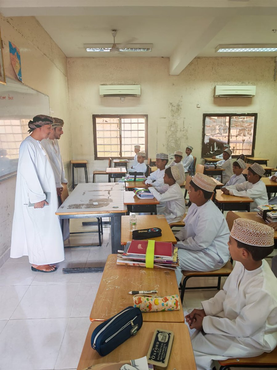 تشرفت المدرسة اليوم الأحد الموافق 9/14 /2025
بزيارة الاستاذ / محمد رعفيت  مشرف إدارة مدرسية  
  حيث التقى بمدير المدرسة أ/ سالم غواص
تم  تنفيذ حلقة نقاشية حول الخطة المدرسية و أهمية تحليل نتائج العام السابق  كما نفذ جوله ميدانية للإطلاع علي سير العملية التعليمية وانتظام الطلبة .