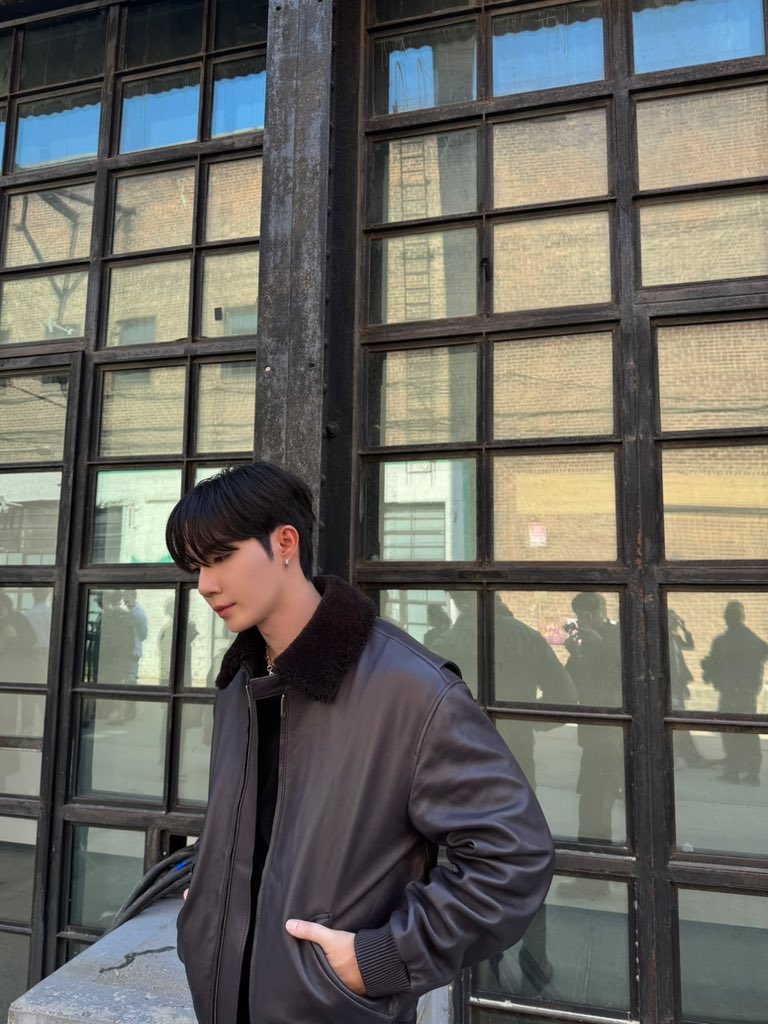 The runway is calling 🙌🏻

ZEEPRUK AT NYFW AW25
#COSAW2025xZEE 
#COSAW25
#COSThailand