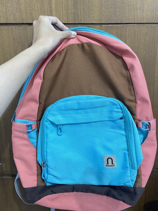 azvoire's tweet photo. backpack dan totebag
backpack 65 k/each kalo take all 120k
totebag 20k https://t.co/pmNtZb5lWK