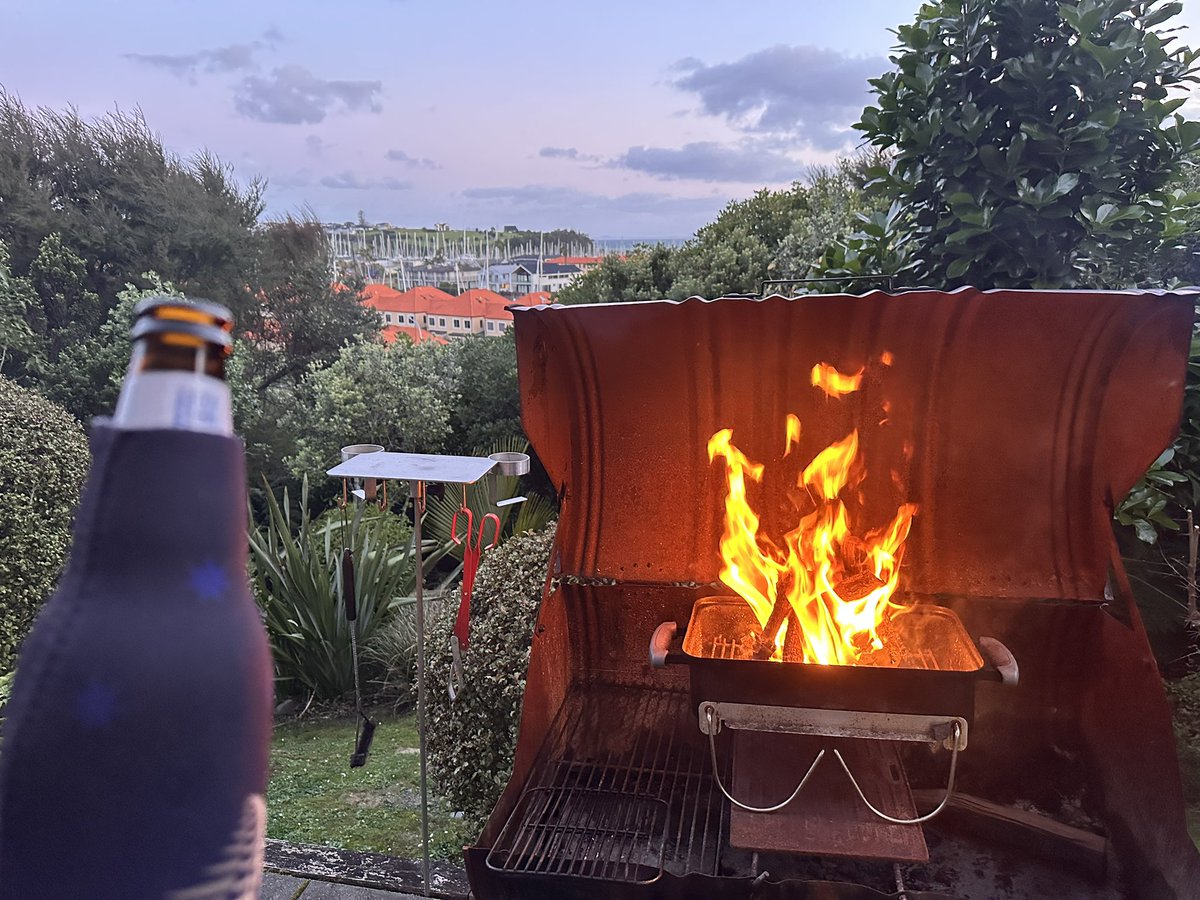 Bossi_Sniper's tweet photo. @JohannBiermann1 Niks fout met n klein braai nie, die kiwi lam gaan darrem lekker smaak die week na wellington….. https://t.co/bKR0gFsUYg