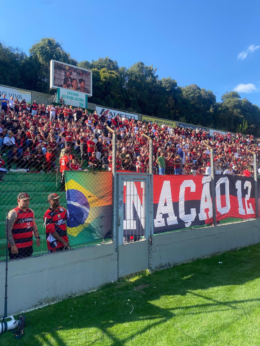 Estamos presentes no Alfredo Jaconi para apoiar o Mais Querido!

Pelo Enea, @flamengo!

Te seguiremos!

#Nação12
#Nadanospara
#Flamengo