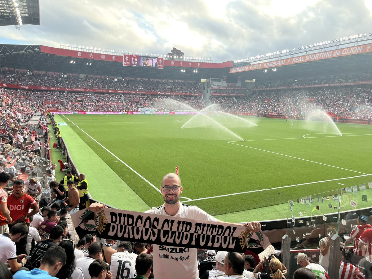 2015 empate a cero en Mareo, ciudad deportiva del Sporting, en Segunda B. 2025 asalto al Molinón. Diez años después, quién nos lo iba a decir. Qué bonito es ser del <a href="/Burgos_CF/">Burgos Club de Fútbol</a>