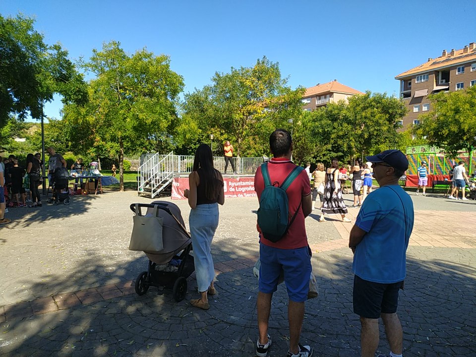 Bailes Mix <a href="/LogronoDeporte/">Logroño Deporte</a>  en las fiestas del Cubo 💃🕺👯👯 <a href="/AytoLogrono/">Ayuntamiento Logroño</a>