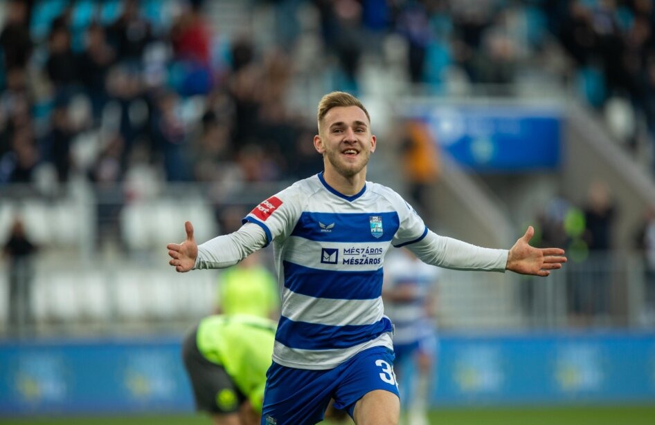 FootballGoats97's tweet image. ⚽ Nail Omerović hat-trick! 🇧🇦
Osijek crushes Vukovar 1991 4-0 🏟️🔥
22yo winger now has 4 goals in 6 games this season!
💙💛 #NailOmerovic #osijek  #Bosnianbeauty  #HNL  #UCL  #RisingStars  #scoutingdeportivo  #NextGenYields