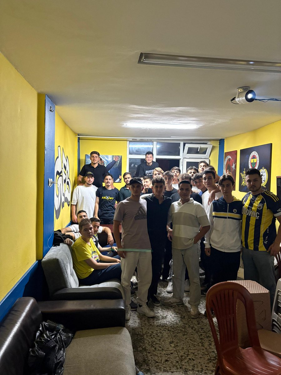 GfbEregli's tweet photo. SÖYLEYİN İBN*LER TRABZON MU HER YER!
Fenerbahçemiz - trabzonspor karşılaşmasını derneğimizde hep beraber izledik. https://t.co/ABgsafgBeh