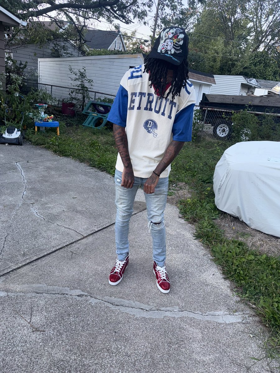 kclilbrotha's tweet photo. Thinking bout my life, shit get cold. Hard fa me to show you love when my heart froze 💙  #FREEMINES #LLDAGUYS https://t.co/8zwpehEoFL