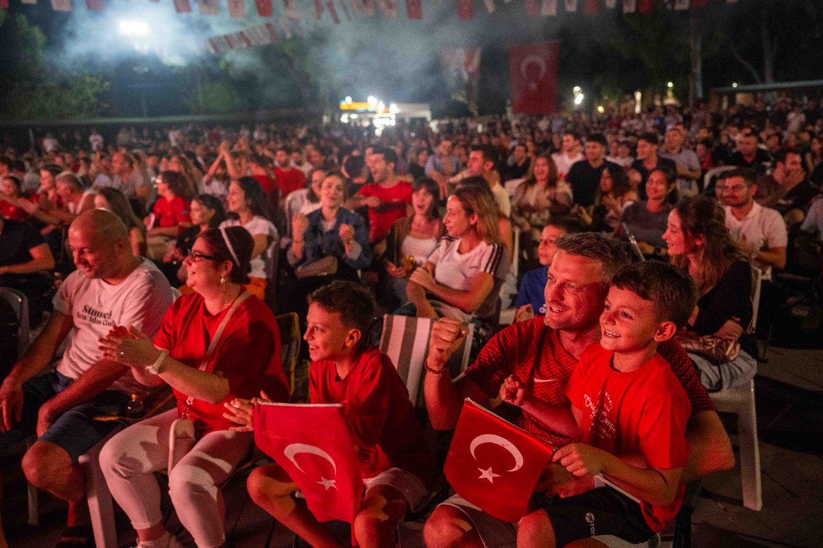 bornovabld's tweet photo. İlk yarıyı önde kapattık, şampiyonluk için kenetlendik.
Haydi #12DevAdam, tarih yazmaya bir adım kaldı! ❤️🤍 https://t.co/H14v351vsz