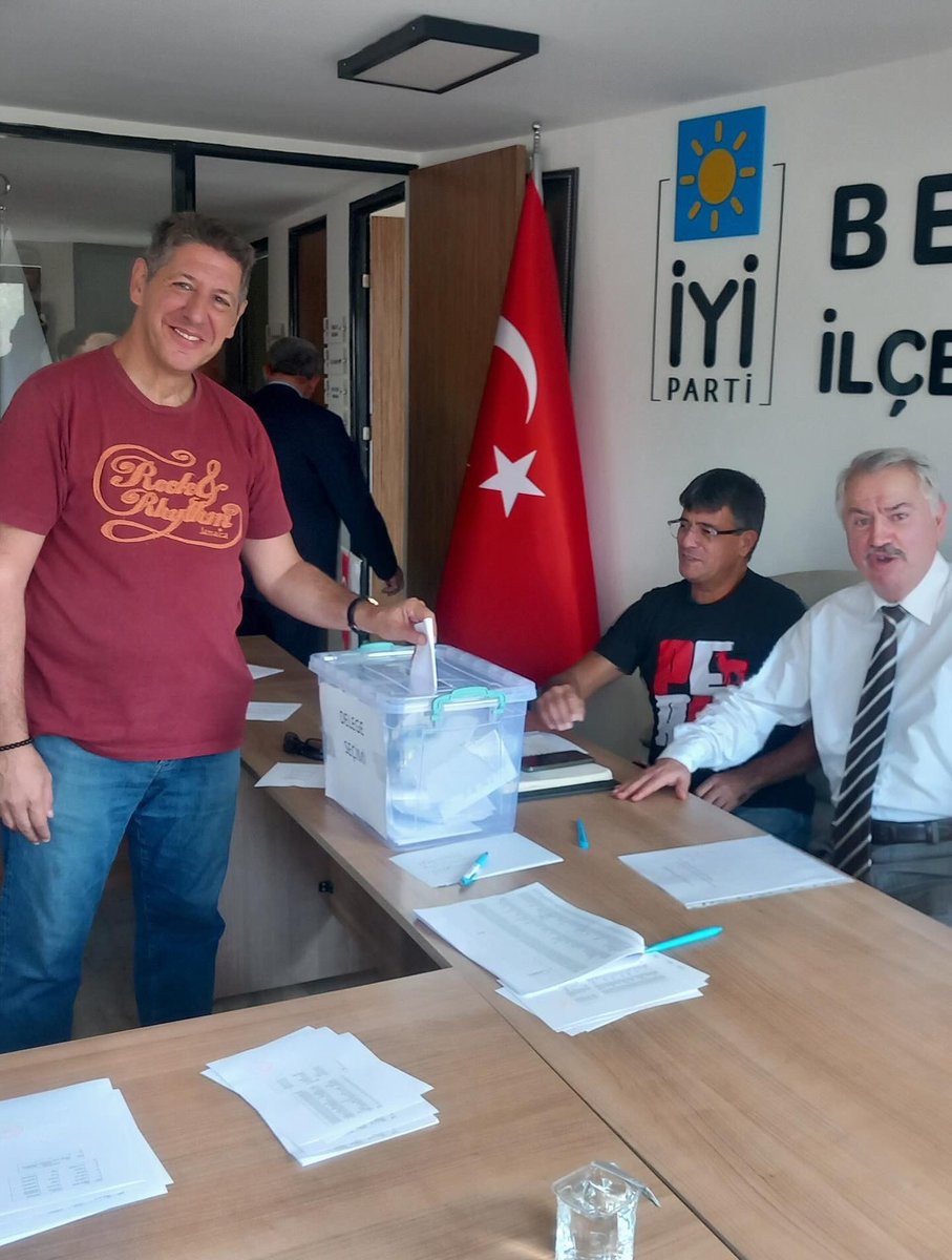 Mahalle delege seçimimizi üyelerimizin güçlü katılımıyla tamamladık. Teşkilatımızın birlik ve kararlılığıyla yarınlara umutla yürüyoruz.
Hep birlikte daha güçlü bir Beşiktaş için!
🇹🇷☀️