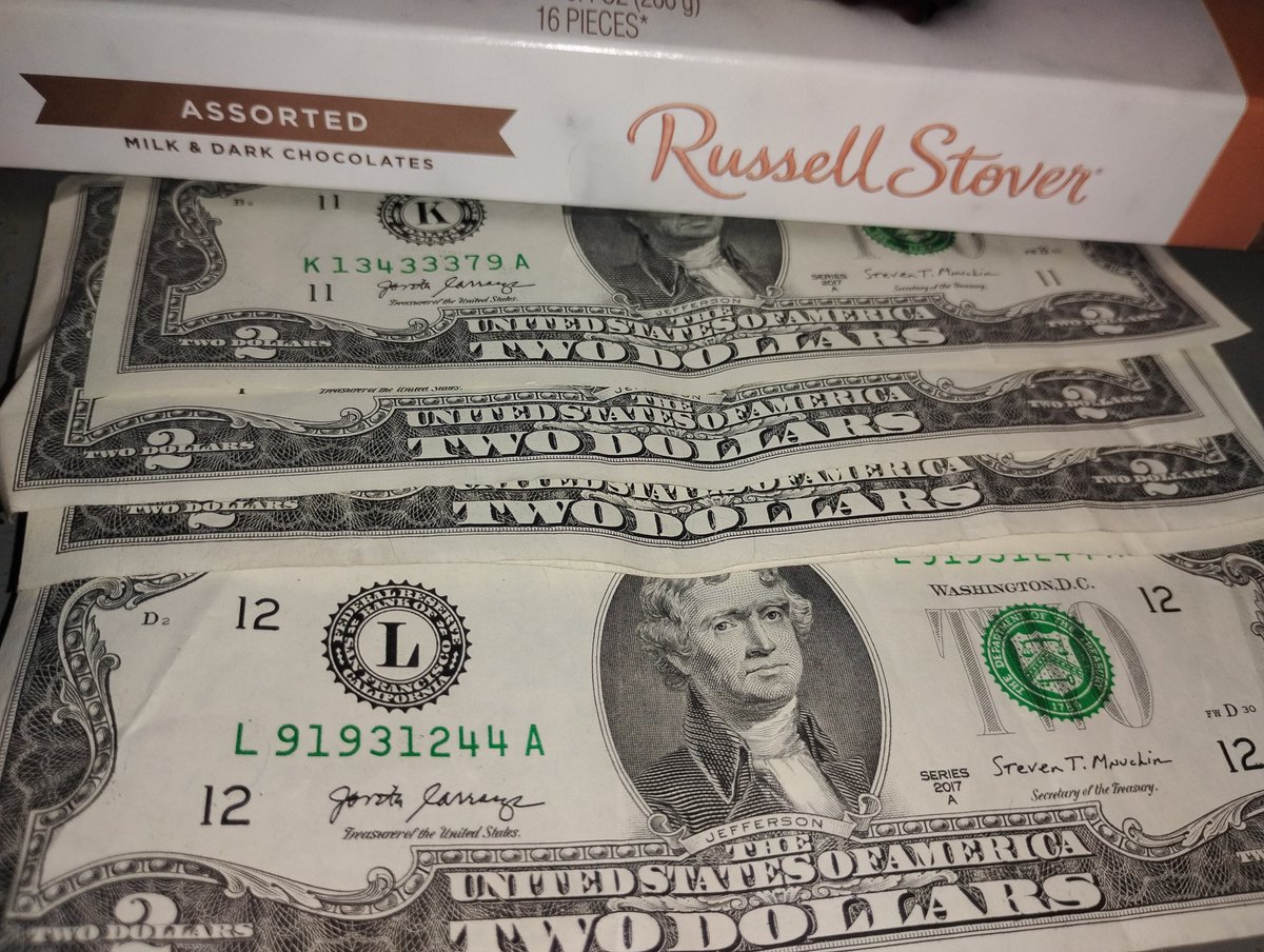 Thanks babe for the unusual money and chocolate 🍫 🤗