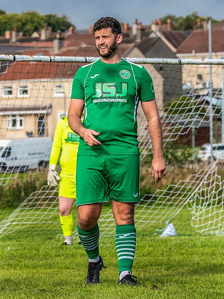 A competitive debut for Jamie Barclay yesterday ☘️ 

Big man cantered it at the back yesterday showing his quality and experience throughout. We are delighted to have Jamie back in a green shirt after a short lay off with broken ribs. 

Top Class JB (as Cal calls you 😂) 👏🏻
