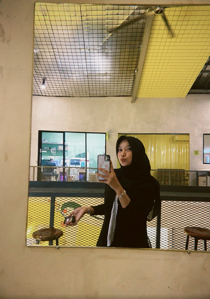 tris777ezza's tweet image. ngintil orang pacaran who0ps