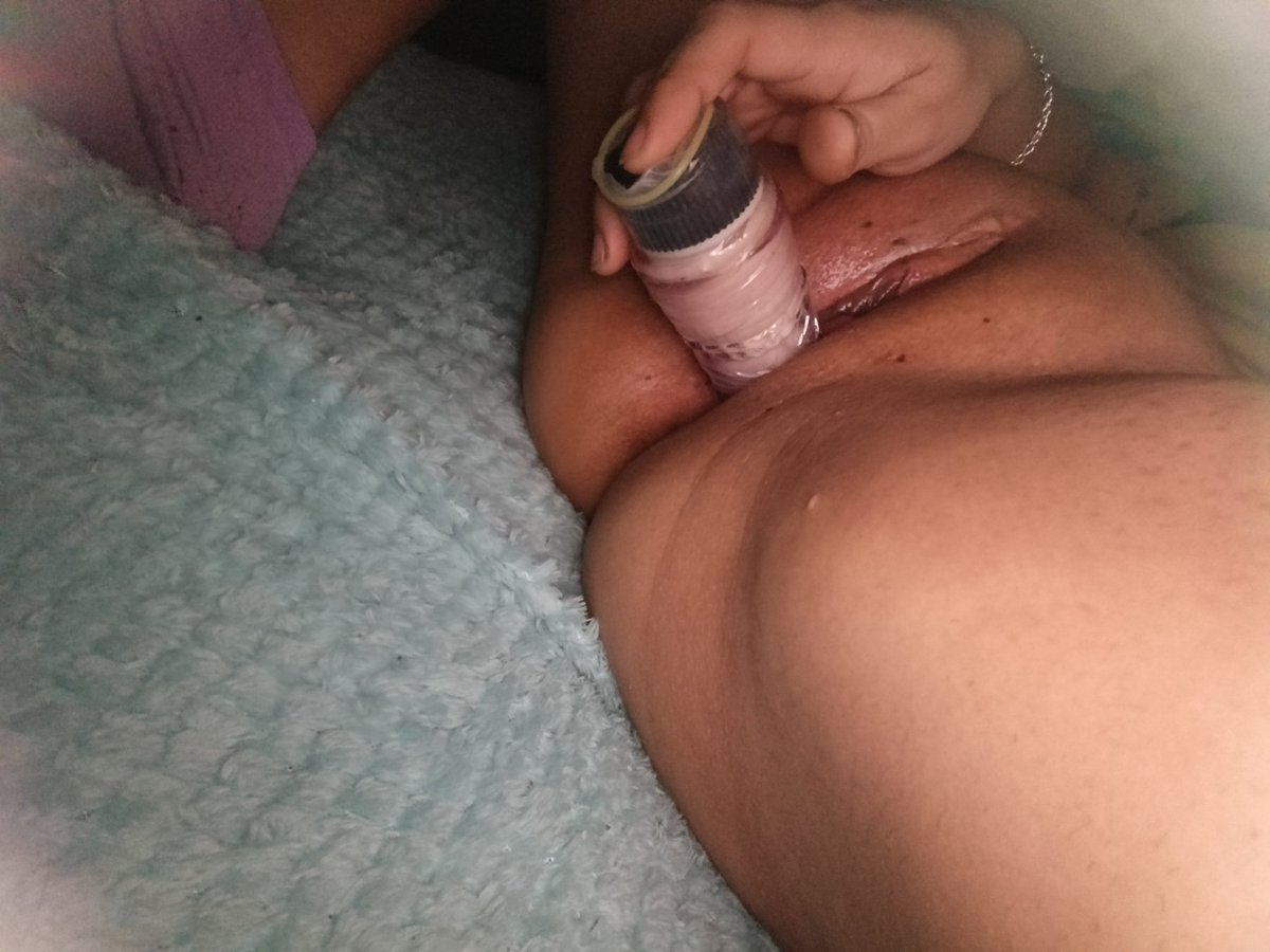 Karola1924's tweet photo. Hola buenas tardes contenido si hay 🥵🔞😈 
 3022305448 🥵😈 https://t.co/LcnjRsW6MK