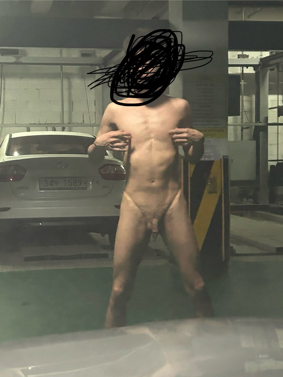 지하주차장에사 야노