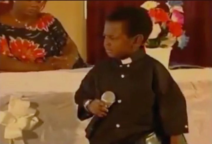 Mide to Isabella: Shebi u get fans why dem no vote your boyfriend. 

Me: who will tell her? 😂😂
#BBNaija