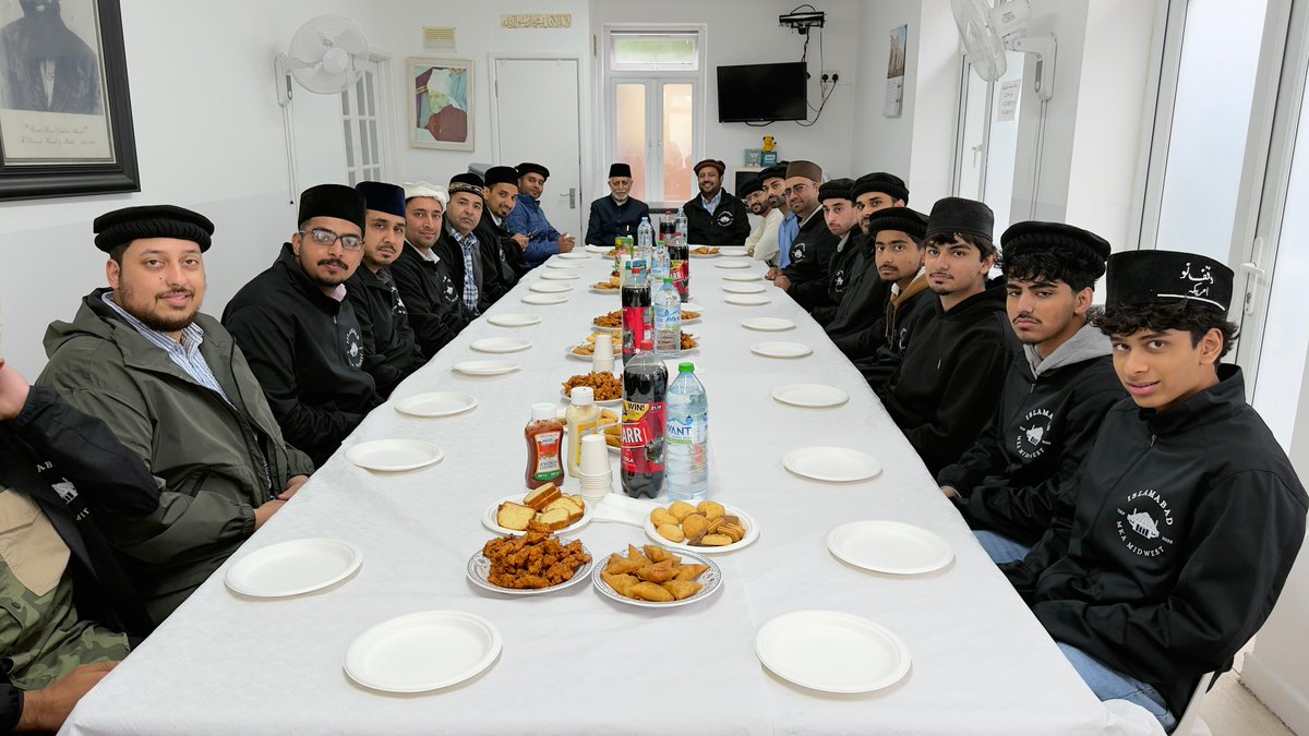 Day 05 Update (cont.) – 

Khuddam visited Fazal Mosque—the first purpose-built mosque in London (1924) 🕌. They had a session with Imam Ataul Mujeeb Rashed Sahib and were later hosted with snacks by the Ziafat team. A day full of history &amp; brotherhood! Alhamdulillah. #MuslimYouth