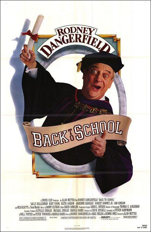 Rodney Dangerfield tenia un magnetisme i una expressivitat tan còmiques que ell ja era un gag en si. Aquesta és una magnífica mostra del cinema EGB que tant ens va fer riure a la nostra infància. He perdut el compte de les vegades que l'he vista...
#JDPC