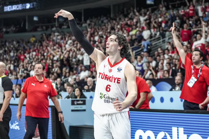 ⏱️ 3. Çeyrek sonucu 

🇹🇷 Türkiye 67 - 66 Almanya 🇩🇪 

Canlı anlatım 👉 bit.ly/4nxyZlL