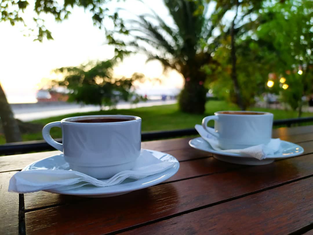 Ne demiş rumi; insanı gördüklerinden ibaret sayma,göremediklerinde ara.İçidir hakikatın resmi,dışı sadece manzara...