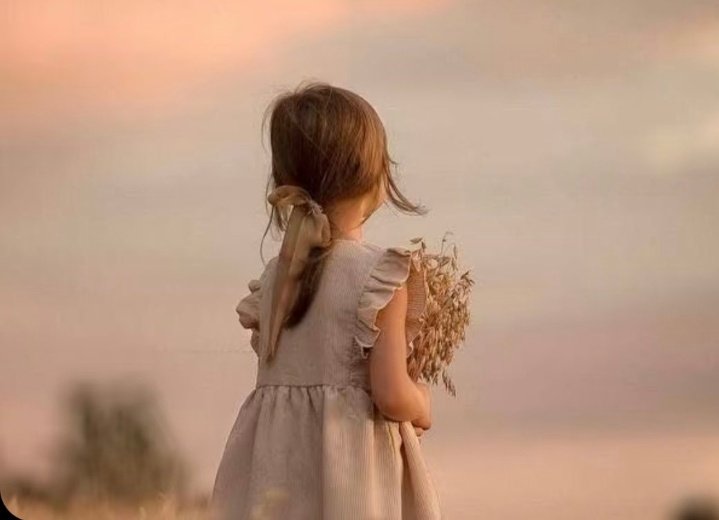 لازلت اقف على قارعة الطريق انظر أمي علها تأتي💔😢