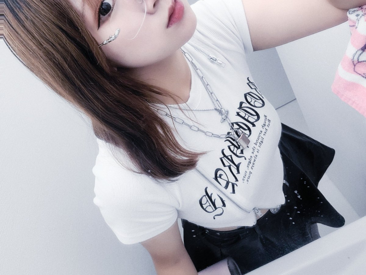 _1S24's tweet photo. 🩶🎶❕
#自撮り界隈  #自撮り界隈さんと繋がりたい  #美男美女さんと繋がりたい  #雰囲気嫌いじゃないよって人いいね  #雰囲気１ｍｍでもいいと思ったらいいね  #いいね返し　#片目界隈の人と繋がりたい 　#病み垢さんと繋がりたい https://t.co/Hy6G9UKwB6