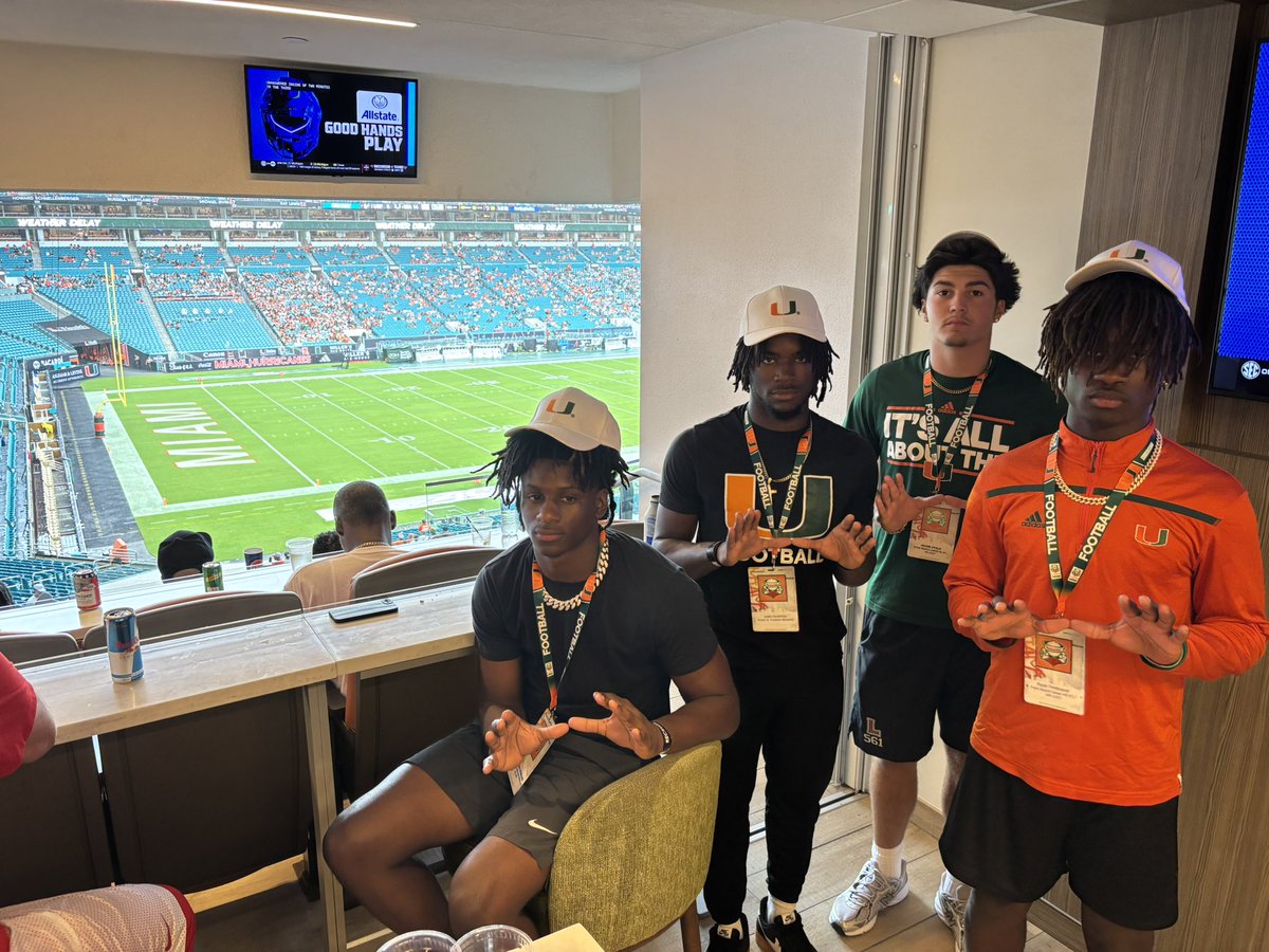 Jayhut25_'s tweet photo. Had a great time at the UNIVERSITY OF MIAMI last night. Go CANES
@julianayala15k @st1cktalk_tmo @6ixtimesss @TMO__Coach @Cedric20Tucker @ChuckCizMe @NEP_Proscia @EraPrep @DylanReiman @MALACHITONEY2 https://t.co/vHXcnadkhP
