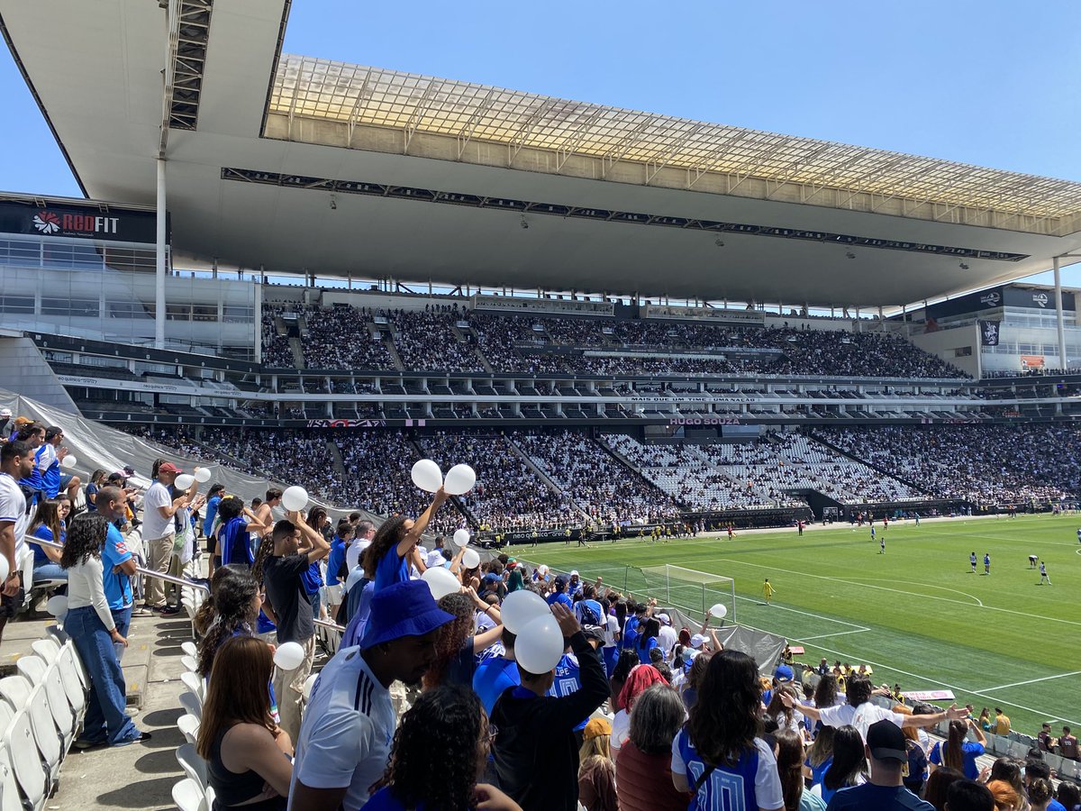 Eric Rezende (@eric_1921) on Twitter photo Provavelmente foi a maior caravana e a maior presença de uma torcida como visitante em outro estado no futebol feminino brasileiro. Do primeiro ao último jogo a torcida deu show.
Está criada uma cultura de arquibancada no <a href="/CruzeiroFem/">Cruzeiro Feminino 🦊</a>. Feliz em ter presenciado isso desde 2019. Provavelmente foi a maior caravana e a maior presença de uma torcida como visitante em outro estado no futebol feminino brasileiro. Do primeiro ao último jogo a torcida deu show.
Está criada uma cultura de arquibancada no <a href="/CruzeiroFem/">Cruzeiro Feminino 🦊</a>. Feliz em ter presenciado isso desde 2019.