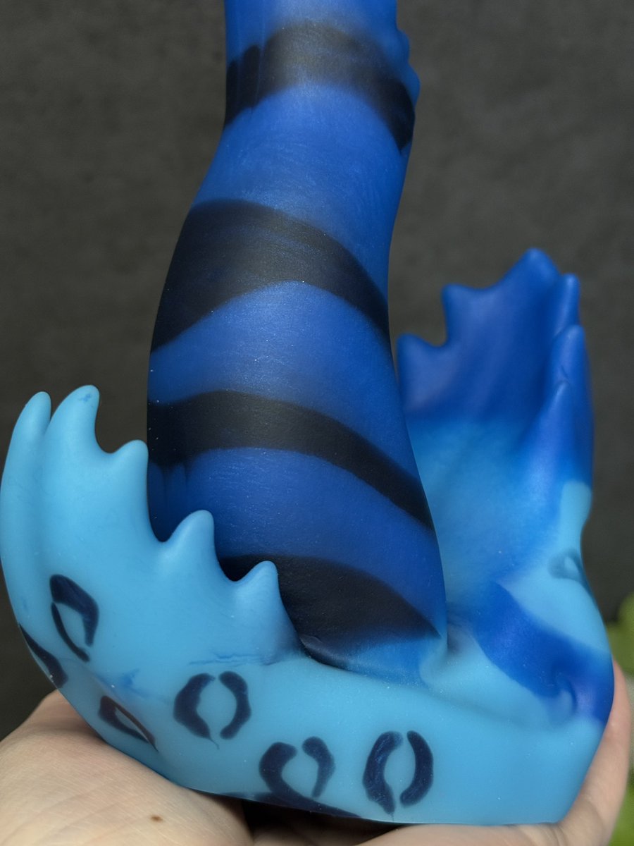 Derpy Tiger stripes and spots on this Marrow 💙🐯 with bright UV of course!