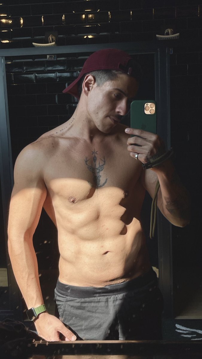 hellogisell's tweet image. Dois 🦌 te olhando