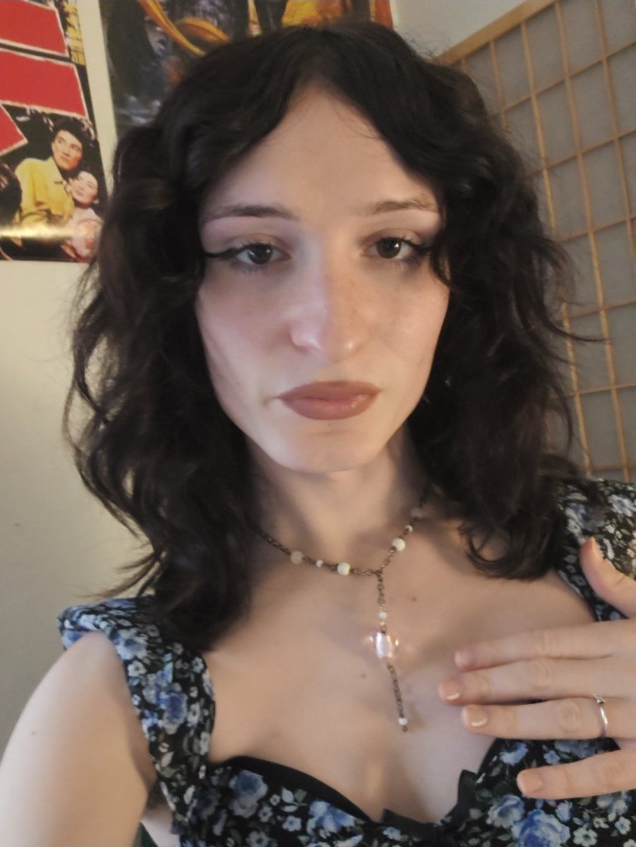 pastelvanessaa's tweet photo. hi chat it's been awhile https://t.co/FgVuddjR32