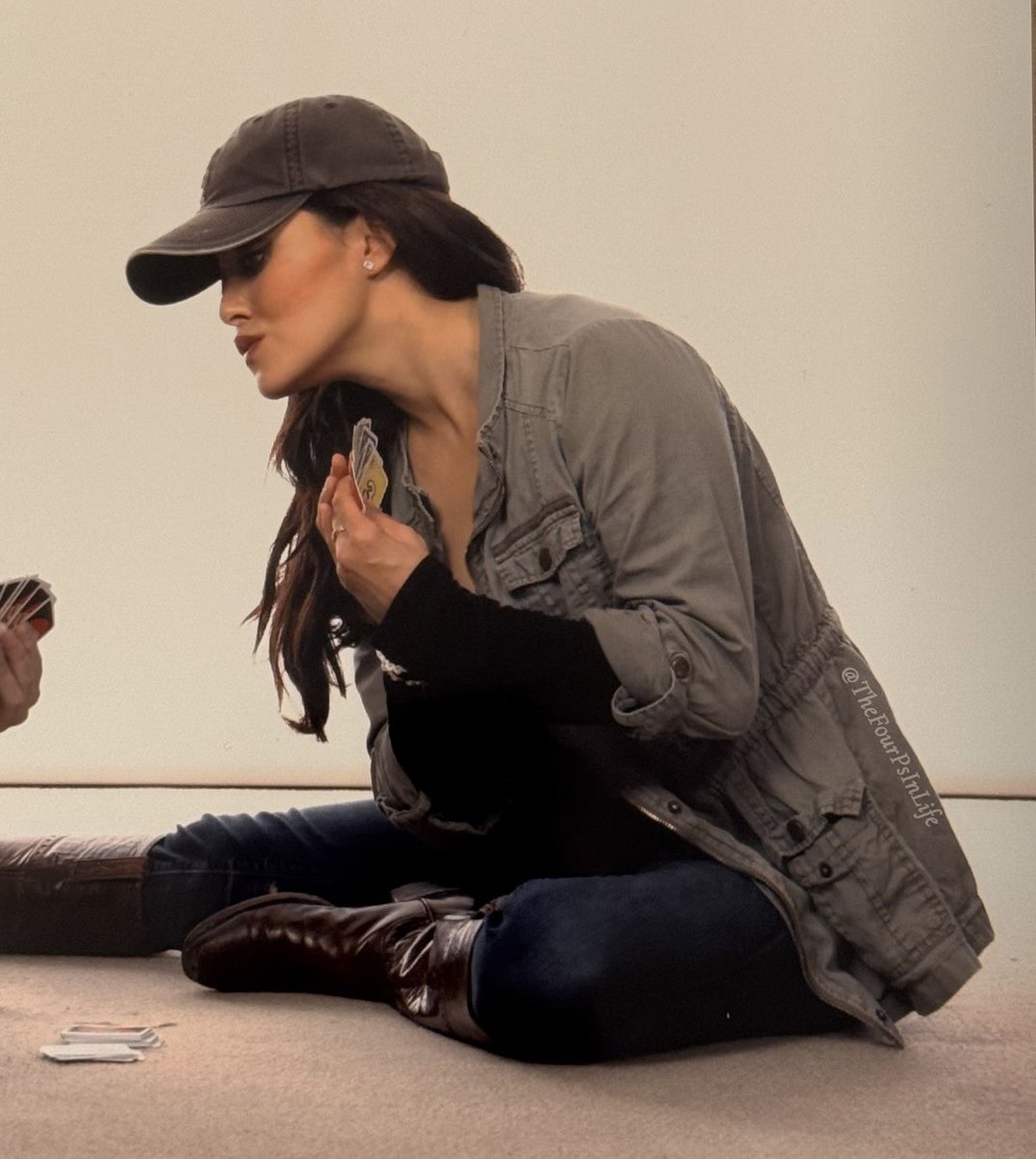 TheFourPsInLife's tweet photo. nothing beats playing uno with tori and yas https://t.co/N5nnDyRC7u
