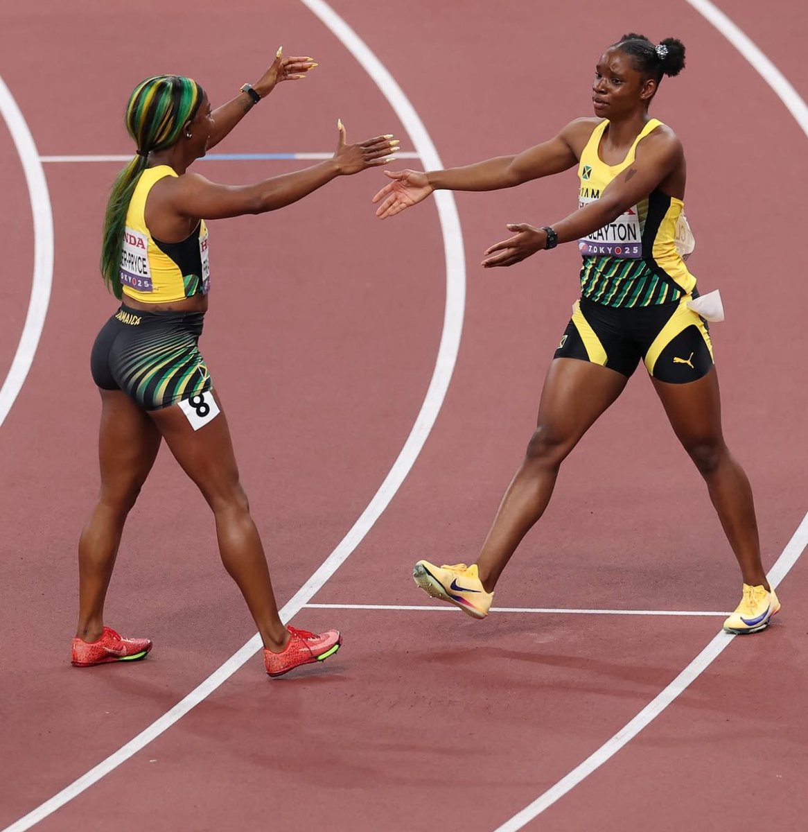 There’s no better image that could show what is happening in Jamaica’s women sprinting right now.

The torch has been passed, successfully handed over by a legend to the prodigy 🇯🇲❤️