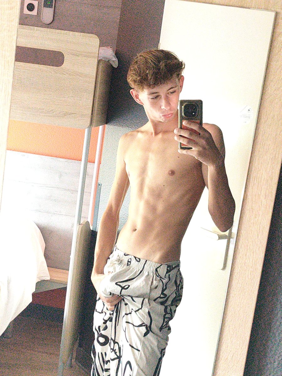 cotonne_21_mym's tweet photo. Rt moi et tu viendras a mes pieds 😈 https://t.co/RmqAbl7GNx