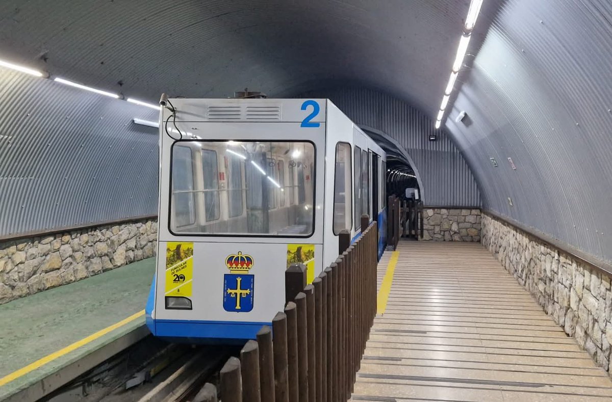 ℹ️🚇Interrumpido el servicio del funicular de Bulnes por una avería mecánica

☑️Los pasajeros del convoy y visitantes de la localidad cabraliega han sido evacuados de manera progresiva y segura