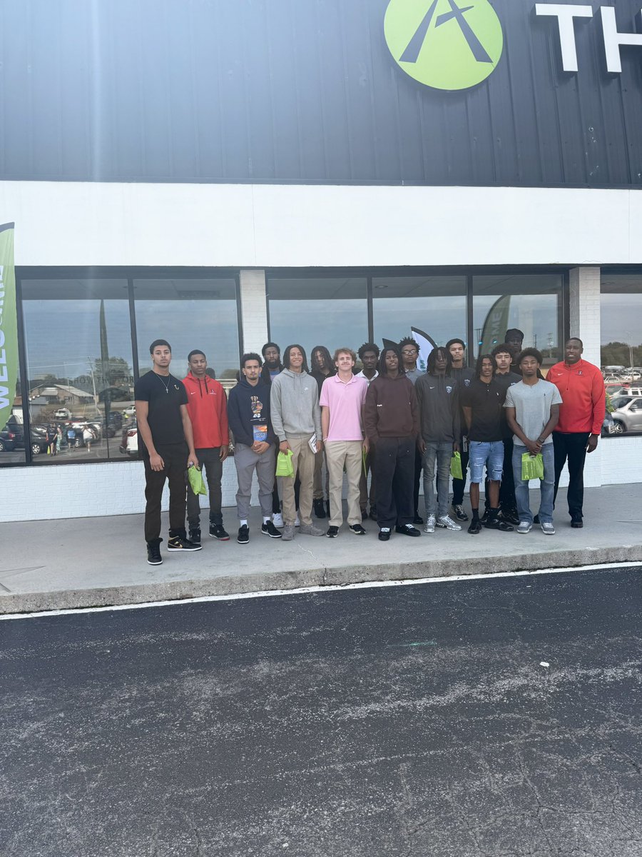 Nothing better than starting Sunday with the team at The Avenue Church. Fantastic service and message about “Trust” &amp; “Not Falling For The Bait”. Love seeing our guys grow together.  🔴🔵🤘🏽

#WaltersUp #TrustGod