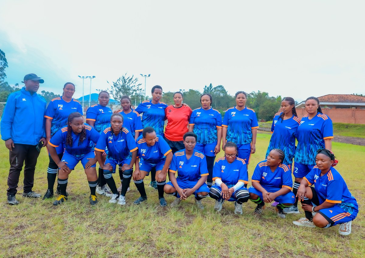 MusanzeDistrict's tweet photo. @NsengClaudien @TheoKayiranga @RwandaNorth @gahundemaurice @Rwanda_Sports @nmukazayire Umuhuzabikorwa wa @RwandaWomen mu Karere ka Musanze Madamu @DenyseMugisha yitabiriye imikino yose yabaye, anakina mu mukino wahuje ikipe y'Akarere n'iy'imirenge ya Nkotsi na Muko. https://t.co/deSiVnftjY