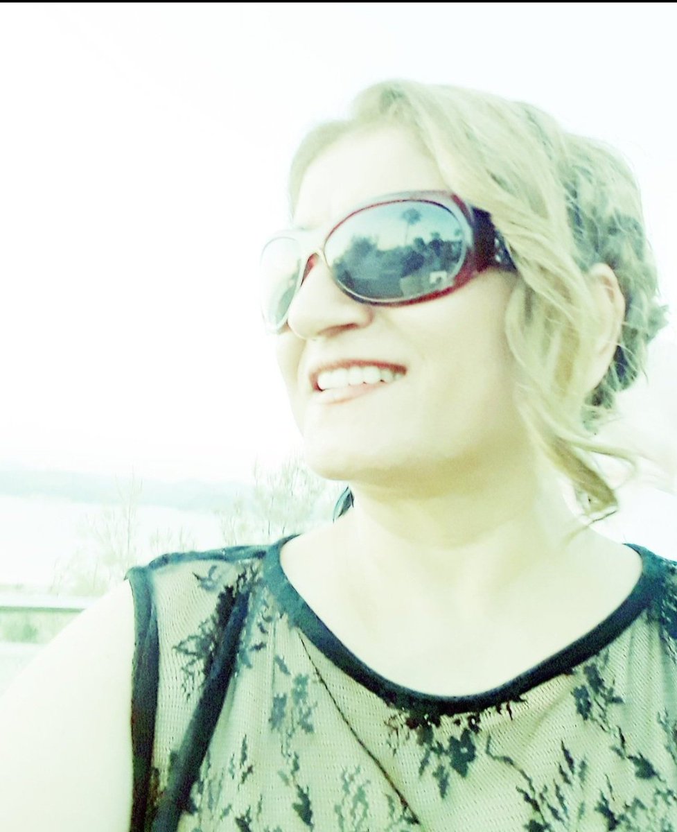 N£d£N  Mi  S£N ?
Bir   GüLüşüNL£...
7  MiLyar  İNsaNı...
UNutuyoruM....
Y£tM£z  Mi ?