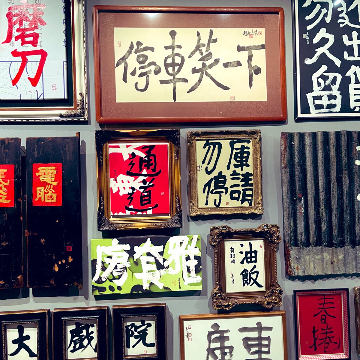 週日補眠補太多，
凌晨三點我在失眠。

-

咖啡廳裡偶然的邂逅
是否故意沒人懂
有沒有機會
將冰塊打碎
順勢而實現了這溫柔的預謀

HOW1E - 靠近一點！
youtu.be/FR_OExF-MNU