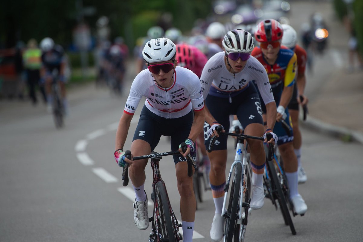 WMNcycling's tweet image. “We wanted to have a hard, aggressive race. Personally, I wanted to feel good coming out of it and to know I’d travelled for a proper race, which did happen. Good racing – maybe the result could have been better, but c’est la vie.”
 – @KNiewiadoma , 5th at #GPStuttgart. 🤝🇩🇪