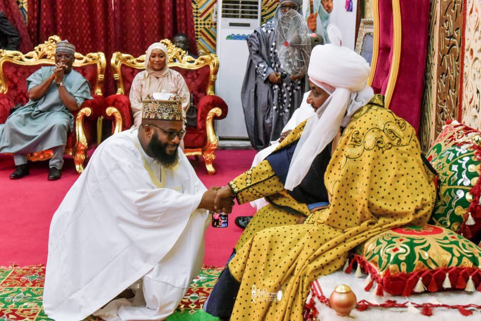 Today, I was privileged to join the entourage of Former Ghanaian Vice President, Dr. Mahamudu Bawumia, on his condolence visit to the family of the late Alhaji Aminu Dantata and his courtesy visit to his friend at Kano emirate palace Alhaji Muhammadu Sanusi II.