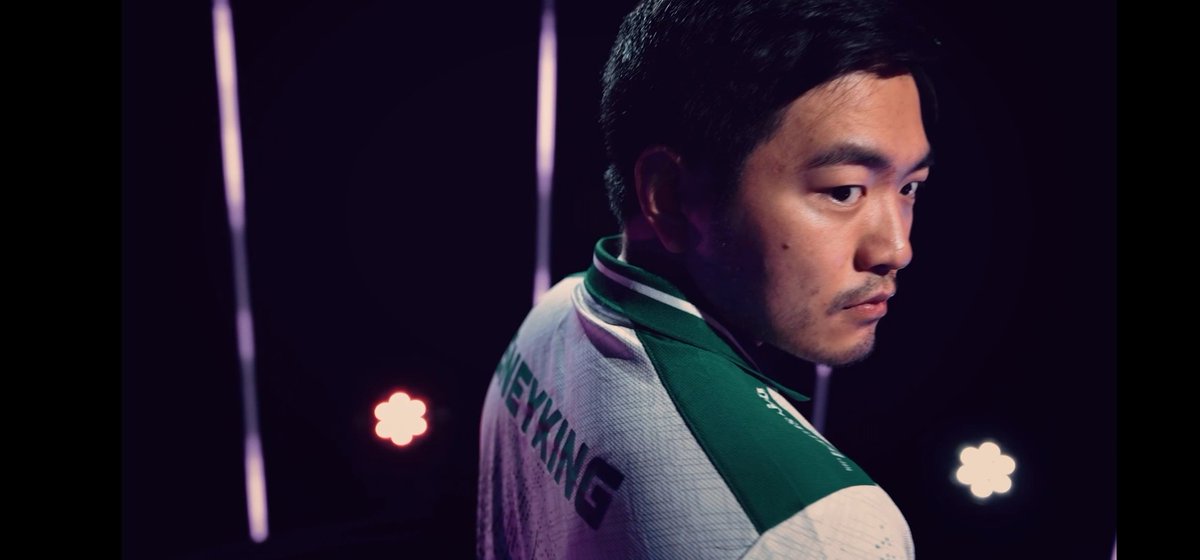 theeedawn's tweet photo. Huge shout out to coach @Aui_2000 and the humble @SneykingGaming congrats, bois! Definitely the best team this season 👏🏻👏🏻👏🏻 https://t.co/RRJqgVPS86