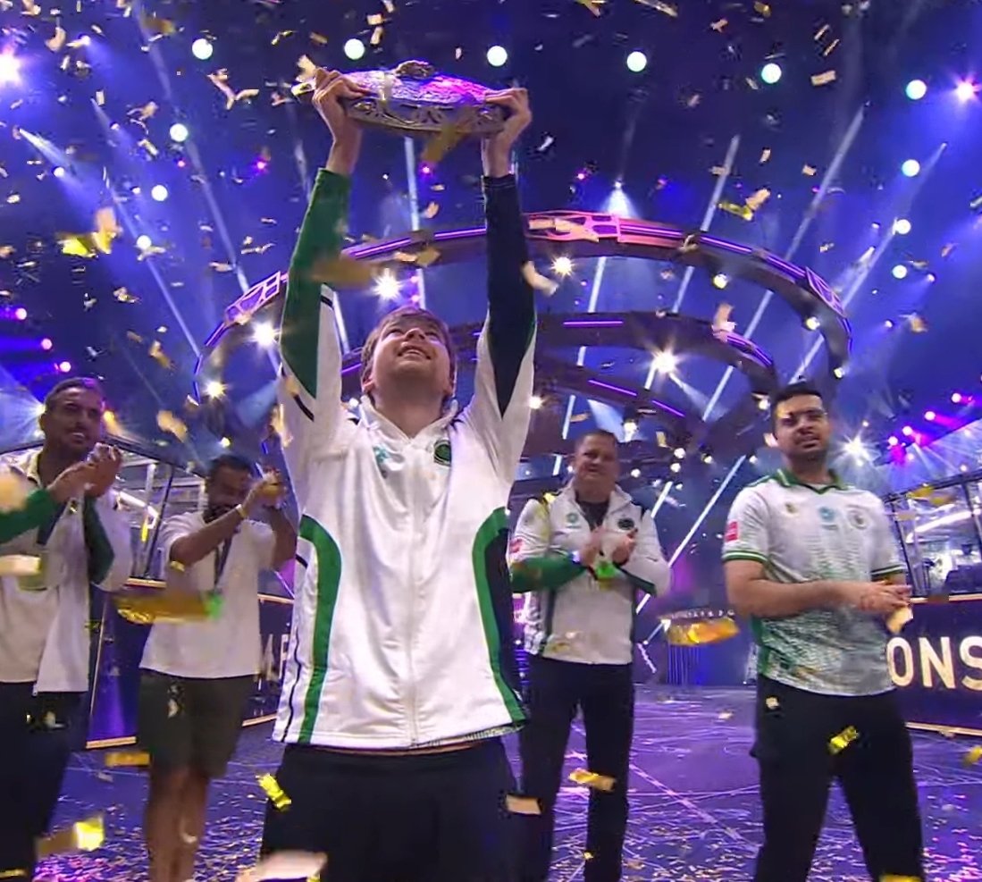 PolymarketDota2's tweet photo. Malr1ne at 20 🆚️ Me at 20 https://t.co/vI8nKK0WVS