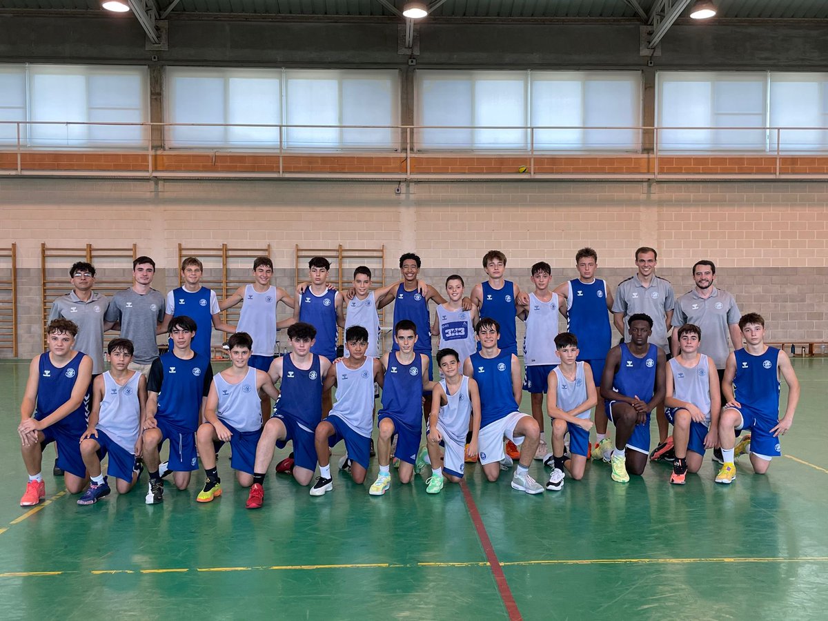 🤝 Amistoso 

🔹 Infantil Masculino Azul 🆚 Cadete Masculino Blanco

💪🏻 Disfrutando y preparándonos para la competición