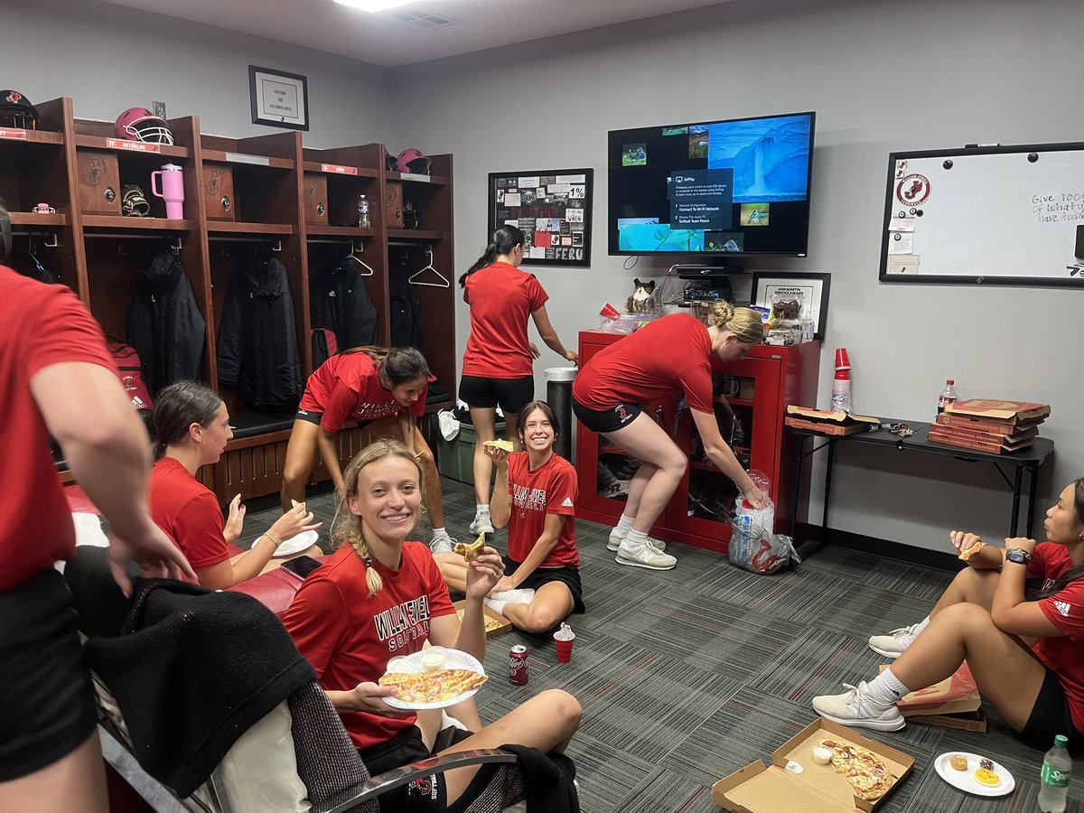 Emma Ryan tweet media