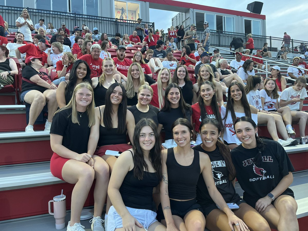 Emma Ryan tweet media