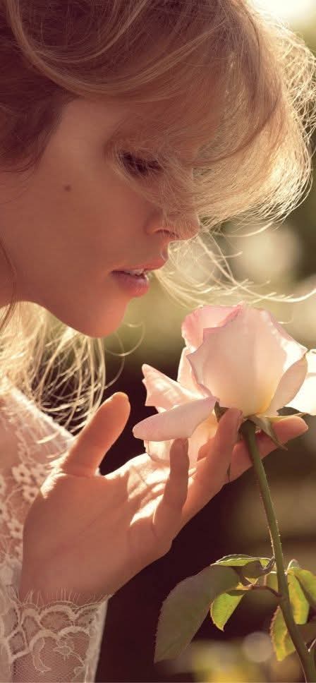 قالت ....
هل تراقبني بشغف كما أفعل أنا؟ 
لا أعتقد، أنا دائماً من يبالغ!
#منتدى_زوايا_الأدبي