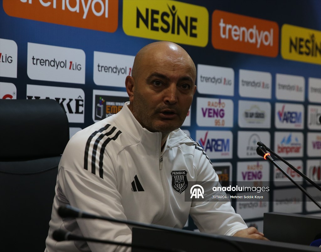 Pendikspor Yardımcı Antrenörü Metin İlhan:

"Tribünler harikaydı, müthişti. Bu tür şehirlerin ligde olması çok değerli. Çünkü bu kentin gerçekten buna ihtiyacı var. Sürekli ‘Doğu’nun Paris’i’ diye bahsediliyor. İnşallah Allah da gönüllerine göre verir, başarılar diliyorum."