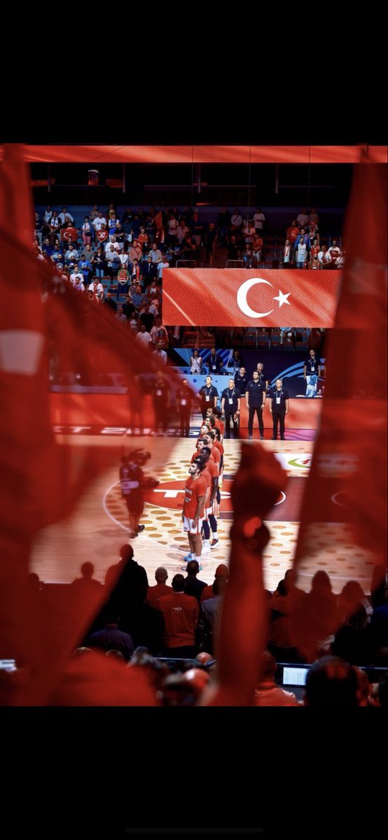 En güzel maçlar milli maçlar 🇹🇷 
Birlik ve beraberliğimize geliyor kupa 🏆 #milliheyecan #12DevAdam