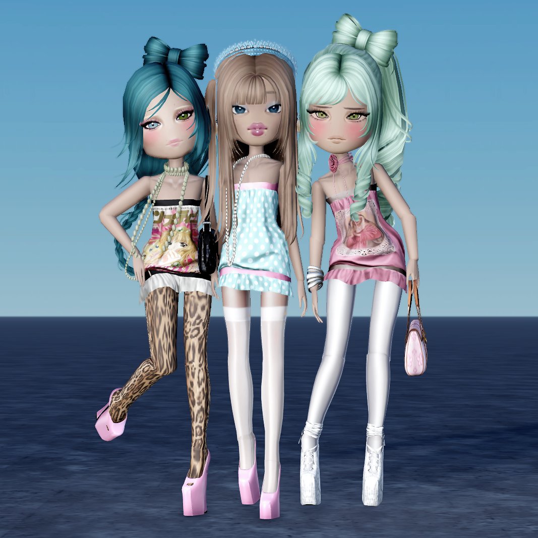 First Layered clothing drop for Vugal's๑
2000s Glam Doll top! 

shop here: roblox.com/communities/16…

#ROBLOX #ROBLOXUGC